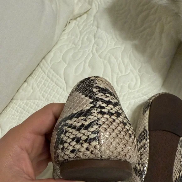 Tory Burch Snakeskin Flats with Gold Logo - Picture 6 of 9